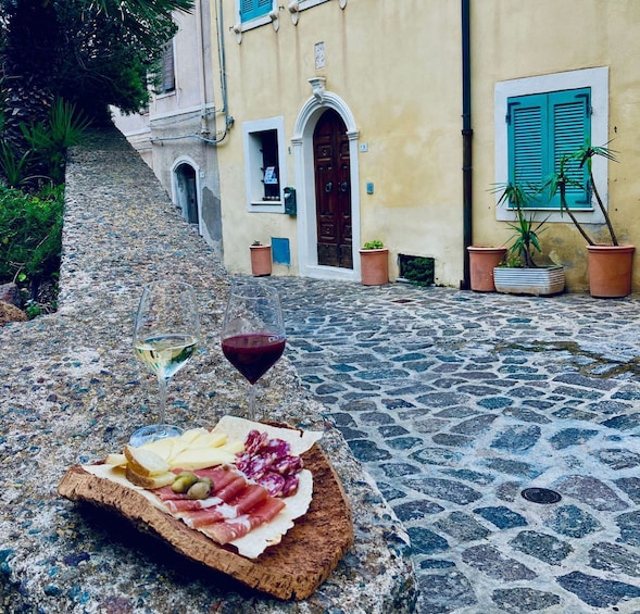 Picture 10 for Activity Castelsardo: Medieval Village Walking Tour with Aperitif