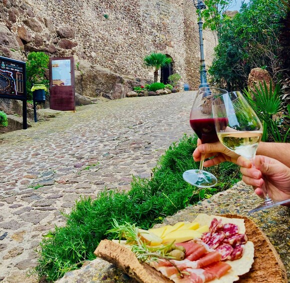 Picture 9 for Activity Castelsardo: Medieval Village Walking Tour with Aperitif