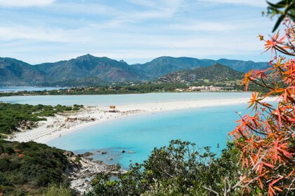 Fra Cagliari: Dagsudflugt til strandene i Villasimius