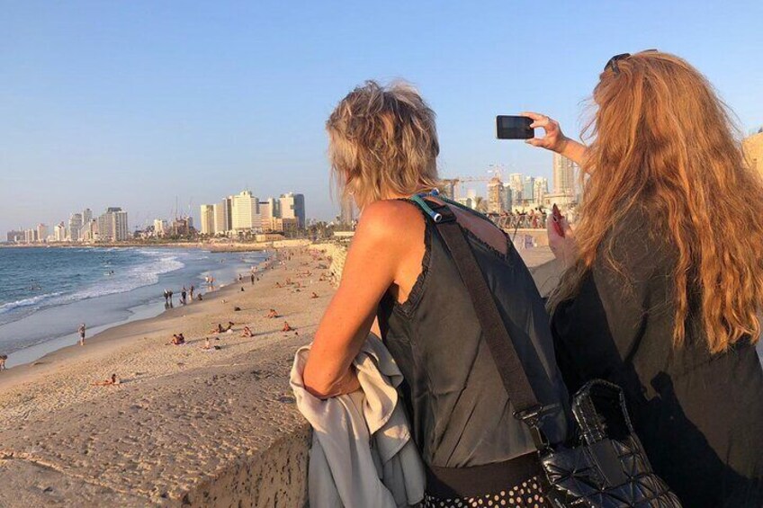 Guided Sunset Skyline Walking Tour in Tel Aviv