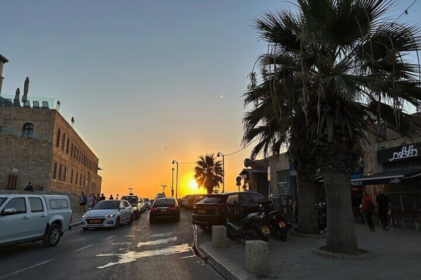 Guided Sunset Skyline Walking Tour in Tel Aviv
