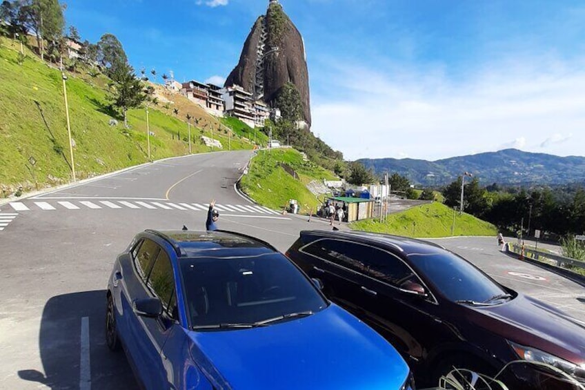 Luxury vehicles, for the best private tour of Medellín.