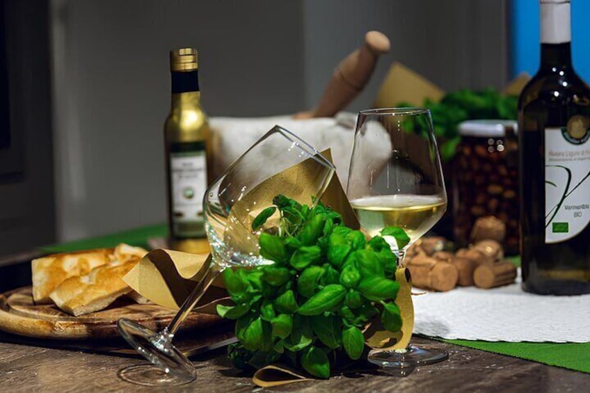 3 Hour Pesto Cooking and Wine Tasting Activity in Campetto Genoa