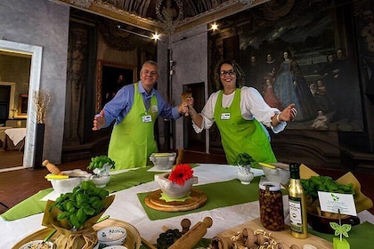 3 Hour Pesto Making and Wine Tasting Activity in Campetto Genoa