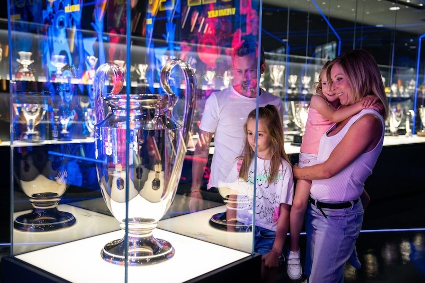 Barcelona Hop-On Hop-Off Bus Tour & FC Barcelona "Immersive Tour" 