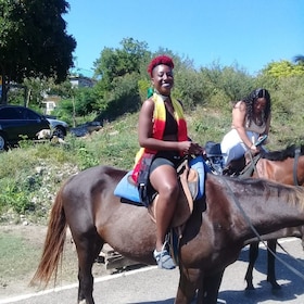 Chukka Horseback Ride & Swim alkaen Montego Baysta