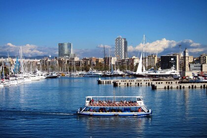 Traditionelle Bootstour im Hafen von Barcelona