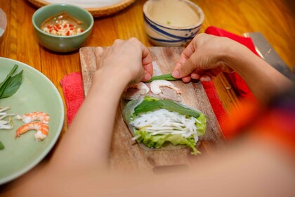 Clase de cocina con visita al mercado de Ben Thanh