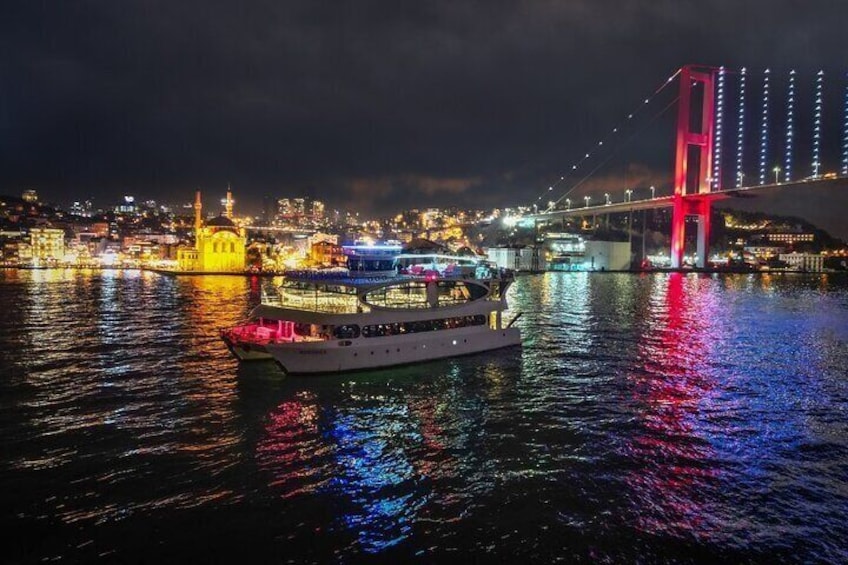 Witness the beauty of the Bosphorus: Cruise along the legendary Bosphorus Strait