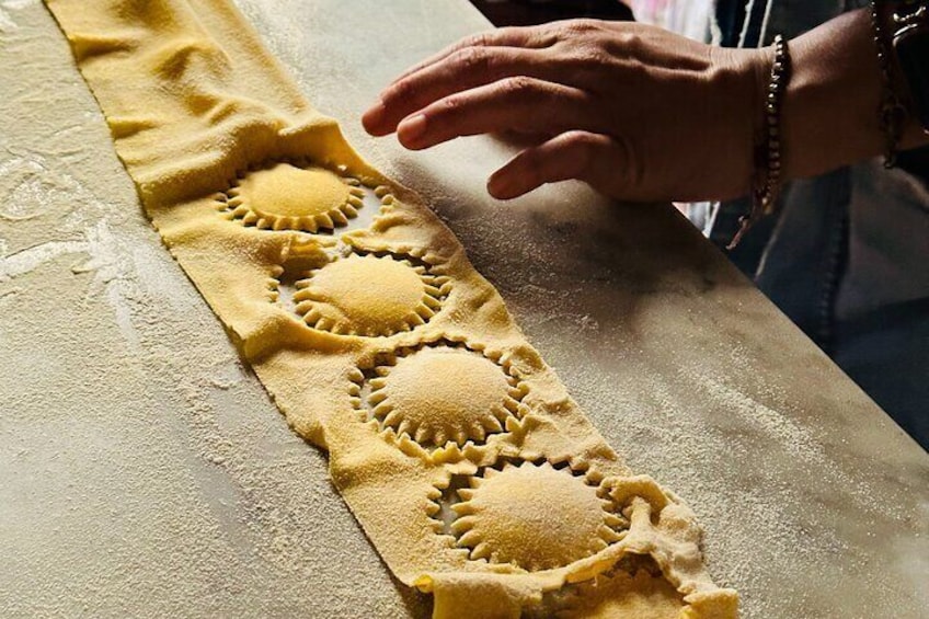 Dolce Vita by Day Market Tour & Pasta Making Class