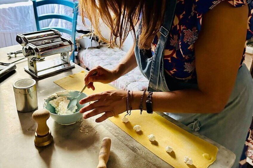 Dolce Vita by Day Market Tour & Pasta Making Class
