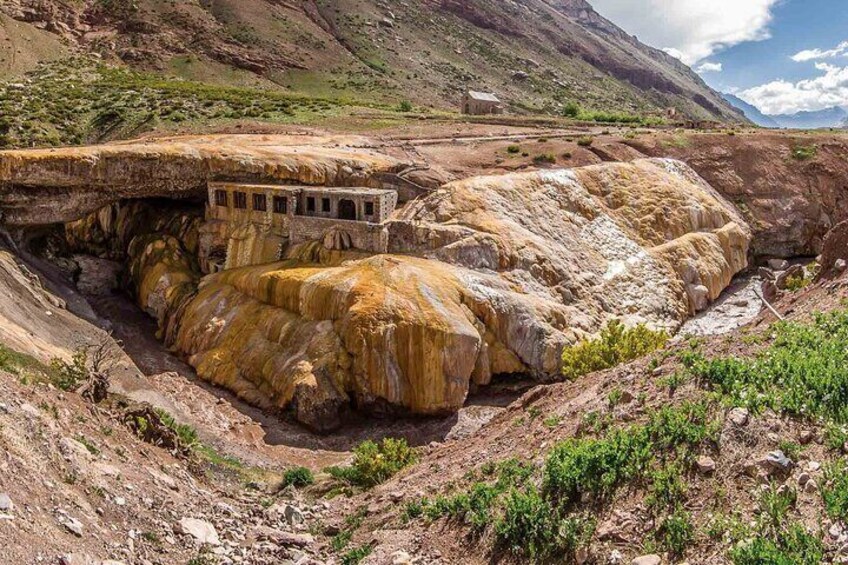 Puente del Inca we stop Before Aconcagua Park