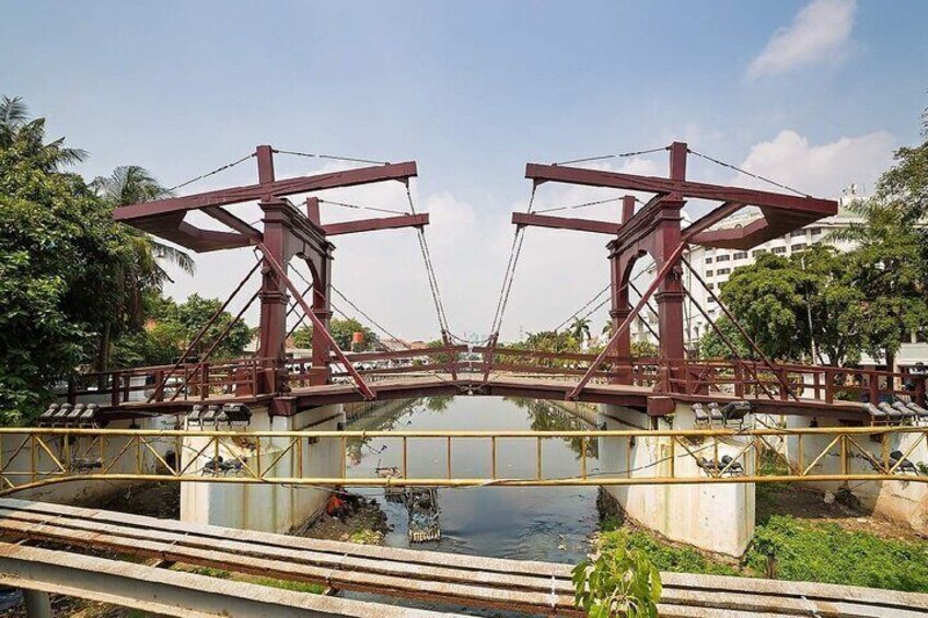 Discover Jakarta Highlights Tour - Kota Intan Drawbridge - Travalcore Tour