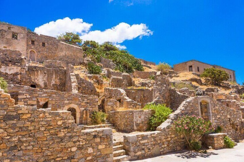 Elounda: Spinalonga Prof. Guided Boat Tour w/ BBQ + Swimming