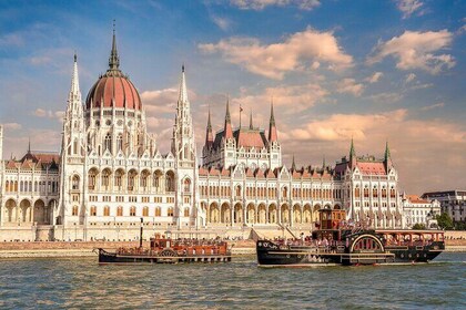 Crociera storica del XIX secolo a Budapest con Tokaj e audio Guida