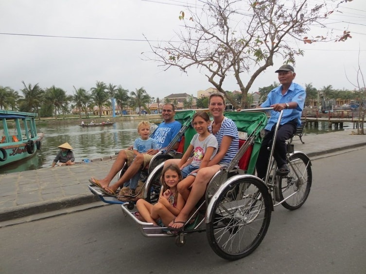 Guided Street Food Tour by Cycle Rickshaw with Samples