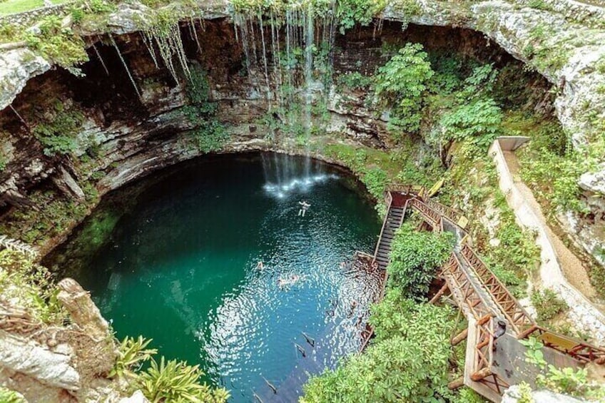 Holly Gran Cenote