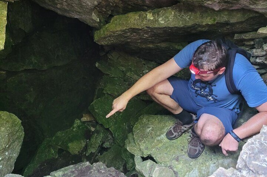 Private Nottawasaga Bluffs Caves Hiking Tour,Collingwood/Creemore