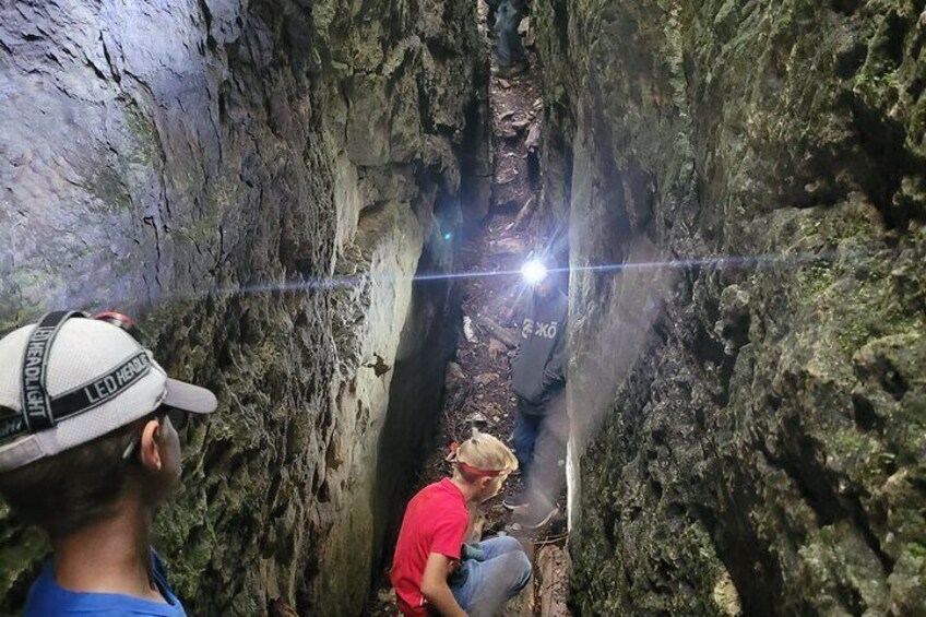 Private Nottawasaga Bluffs Caves Hiking Tour,Collingwood/Creemore