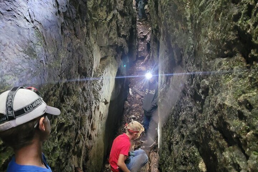 Private Nottawasaga Bluffs Caves Hiking Tour,Collingwood/Creemore
