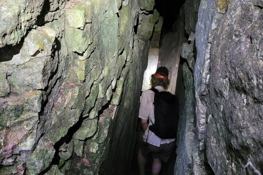Private Nottawasaga Bluffs Caves Hiking Tour,Collingwood/Creemore