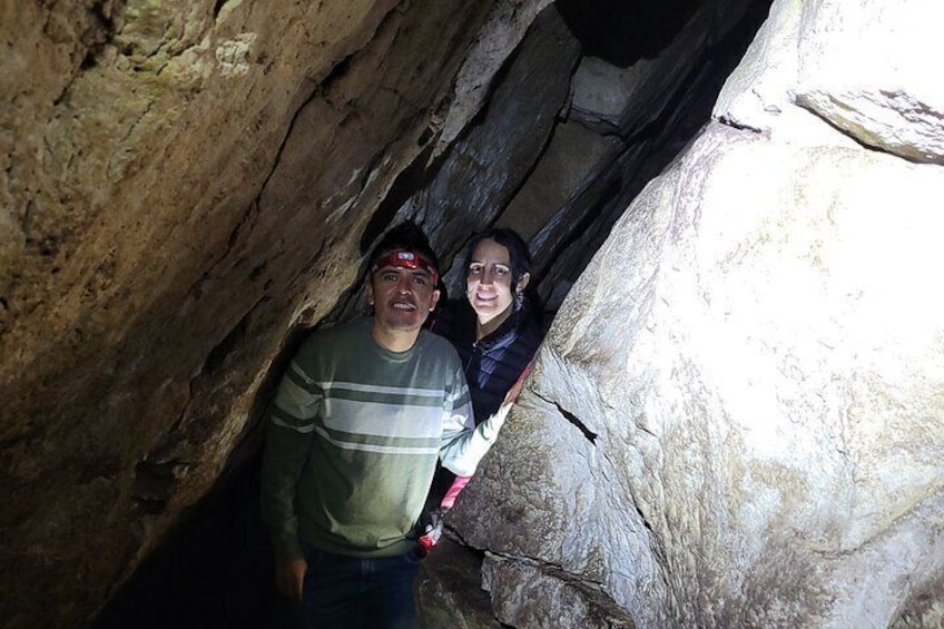 Private Nottawasaga Bluffs Caves Hiking Tour,Collingwood/Creemore