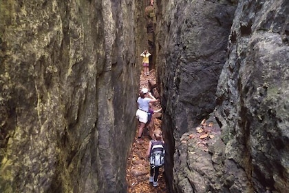Private Nottawasaga Bluffs Caves Hike (Creemore/Collingwood/Blue)
