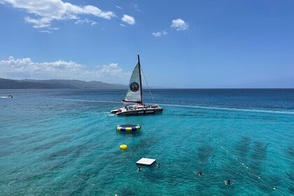半日雙體船派對船、浮潛和時尚之旅