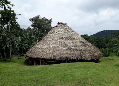 Visita a la aldea indígena embera