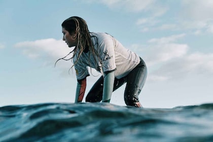 Teneriffa: Surflektion i grupp fånga din våg