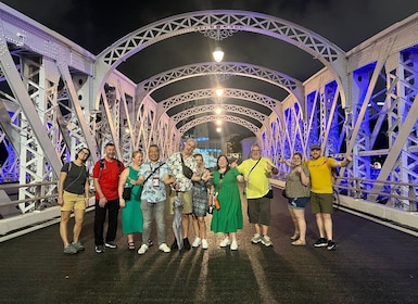 Singapore: Tour guidato della cultura hawker e del cibo di strada di notte