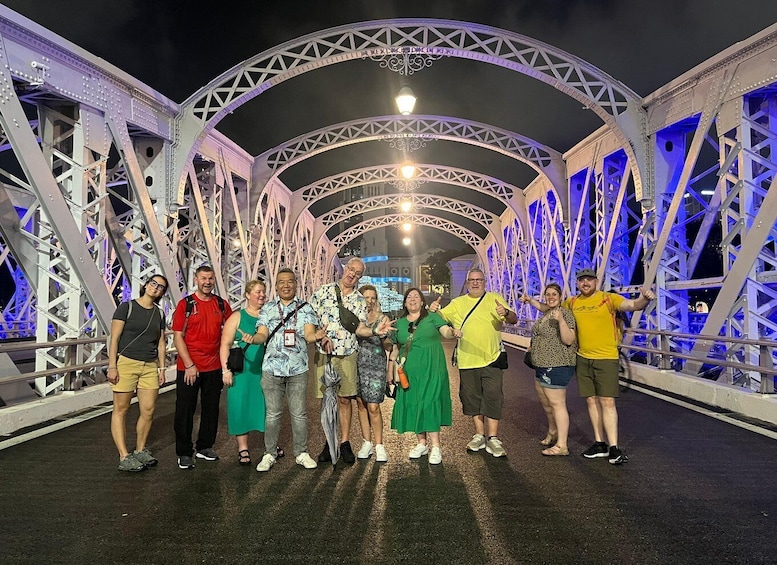 Singapore: Guided Hawker Culture & Street Food Tour at Night