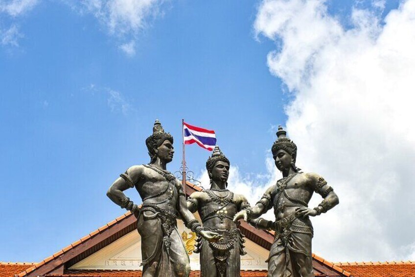 Highlights of Chiang Mai Old City by Tuk Tuk