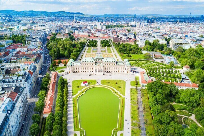 Schonbrunn Palace Fast Track Tour with Guide and Transfers