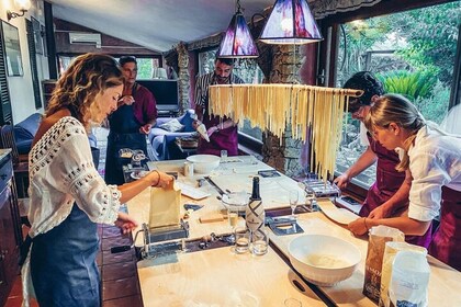 Sardinsk matlagningskurs och måltid på en bondgård