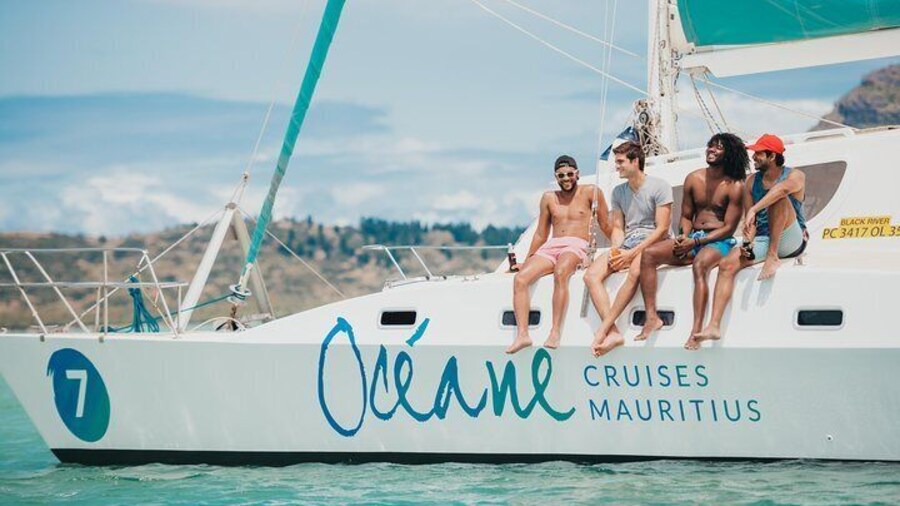 Shared WEST Cruise - Ile aux Benitiers: Full day catamaran cruise