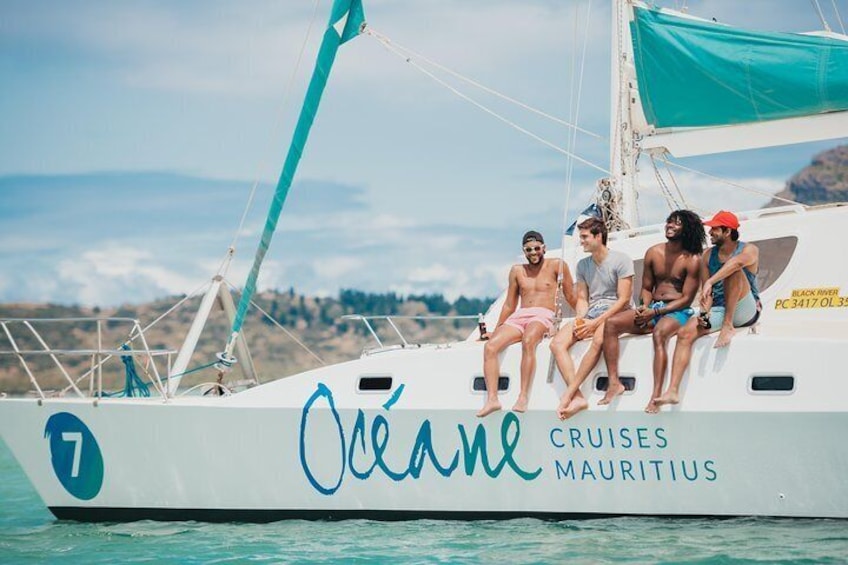Shared WEST Cruise - Ile aux Benitiers: Full day catamaran cruise