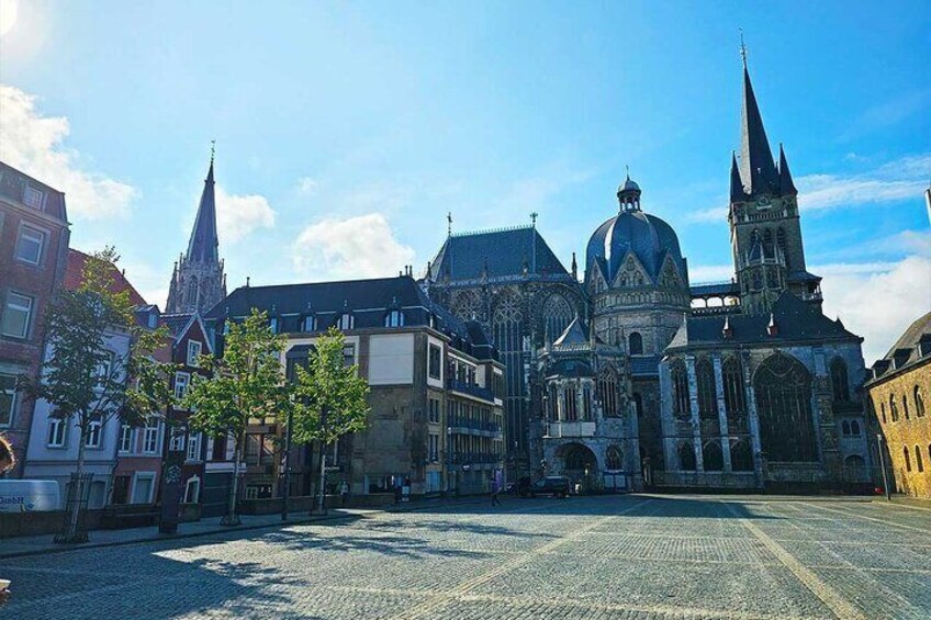 Self-guided scavenger hunt in Aachen's old town with a digital app