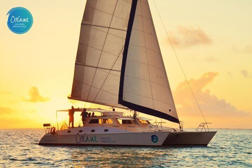 West Sunset : OCÉANE 3 Hours Private Sunset Cruise