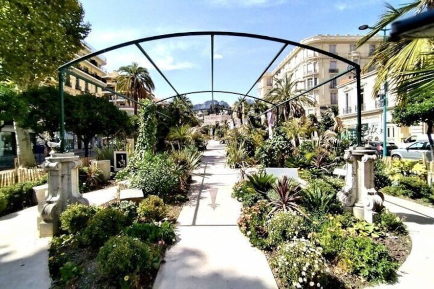 Walking Tour in the Old Town of Menton France