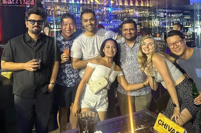 3 Hour Bar Hopping Tour in Makati