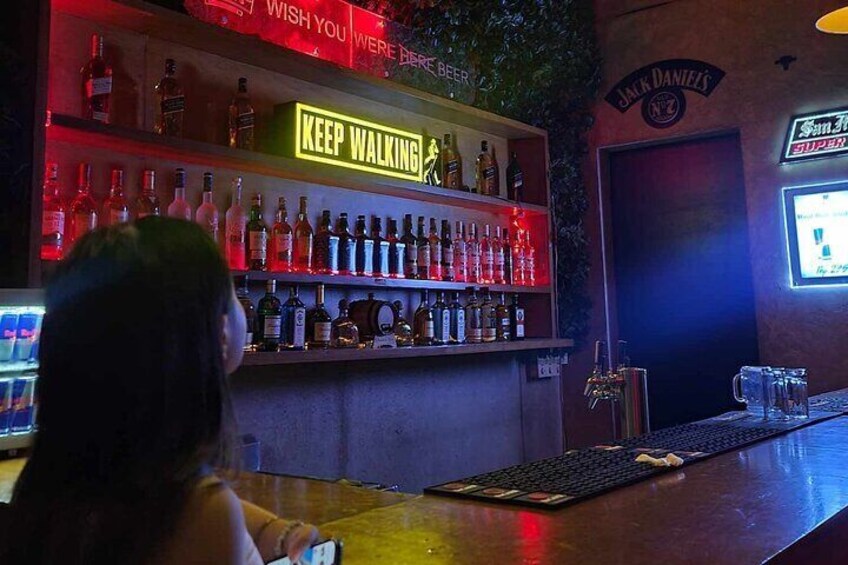 3 Hour Bar Hopping Tour in Makati