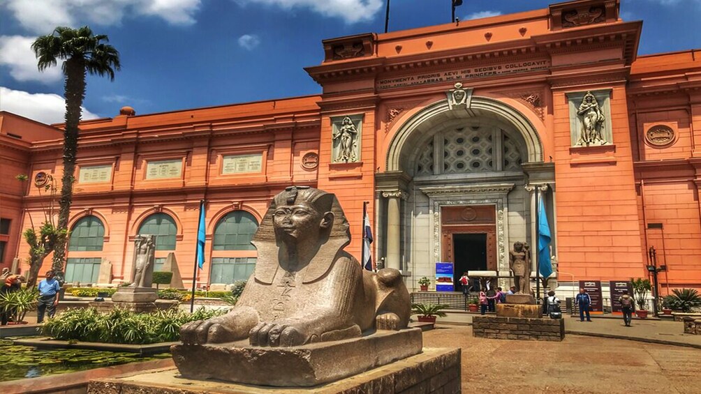 From Alexandria Port: Cairo, Pyramids, Museum & Bazaar Tour