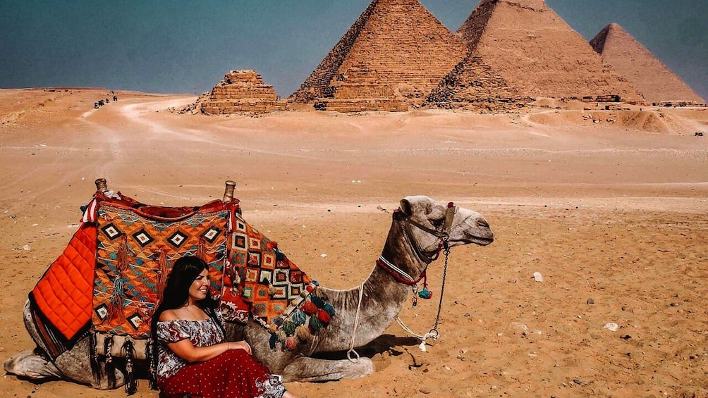 From Alexandria Port: Desert Day Trip to Pyramids with Lunch
