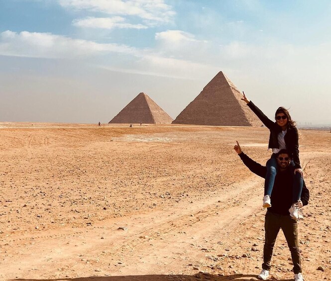From Alexandria Port: Desert Day Trip to Pyramids with Lunch 