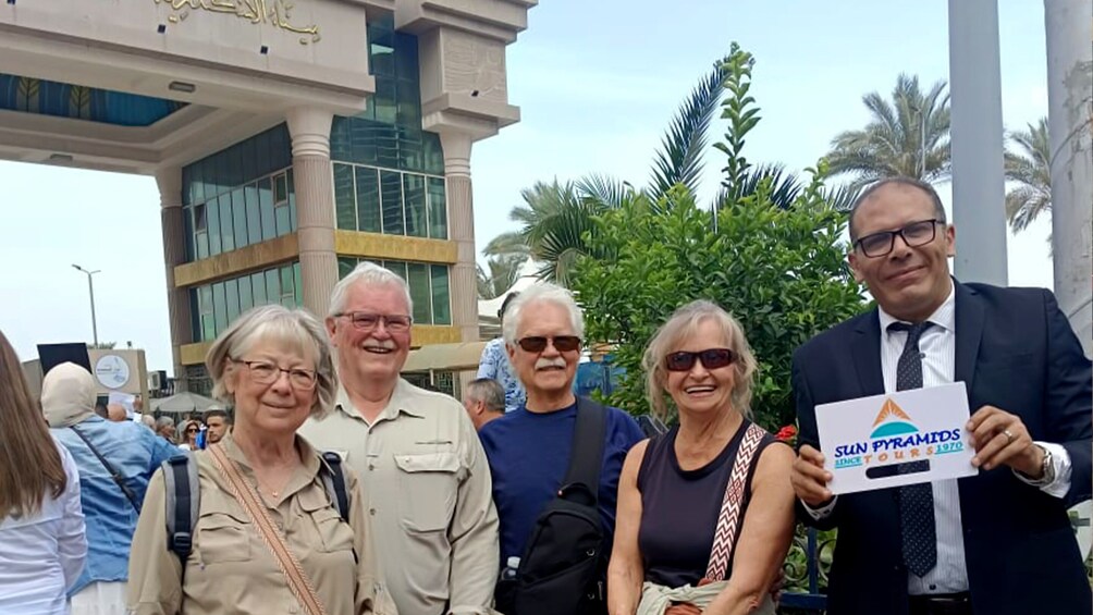 From Alexandria Port: Private Trip to Giza Pyramids with Lunch