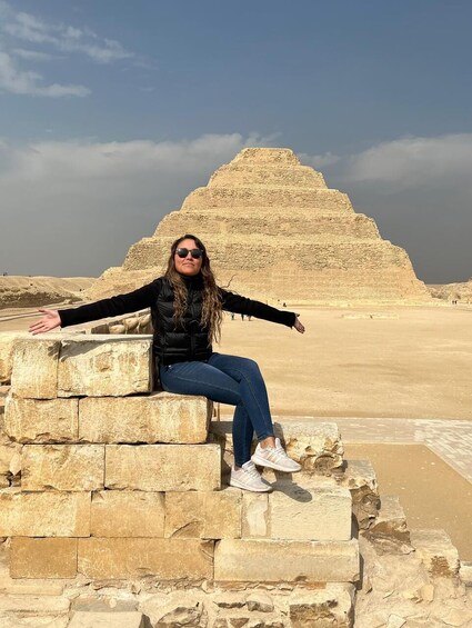 From Alexandria Port: Desert Day Trip to Pyramids with Lunch 