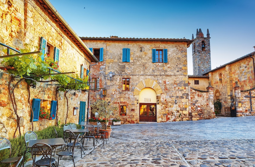 Medieval Tuscany Experience: Monteriggioni and Val d'Orcia from Florence