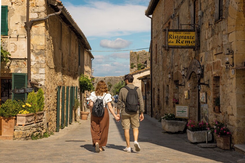 Medieval Tuscany Experience: Monteriggioni and Val d'Orcia from Florence