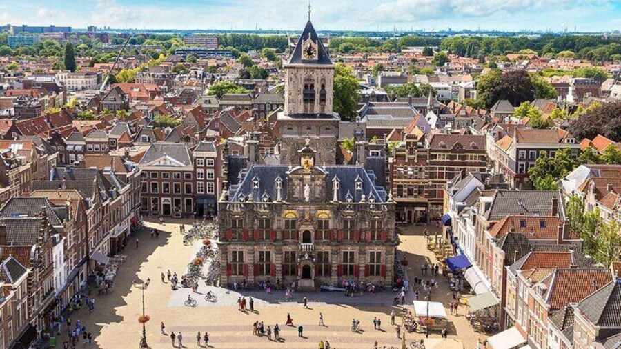 Private tour to Kinderdijk windmills and Delft from Amsterdam
